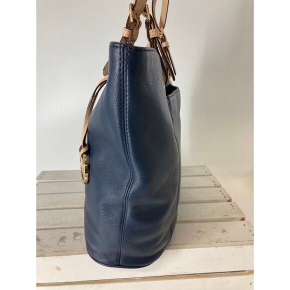 MICHAEL KORS, LARGE NAVY BLUE PEBBLED LEATHER SHOULDER BAG - Picture 5 of 15